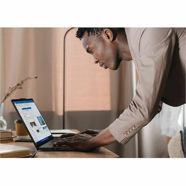 Lenovo ThinkPad T16 Gen 4 22AW002PUS - Life-Style
